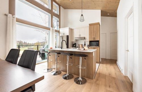 Adstock Ski Chalet | Ski Condo & Spa - L'Elegance Des Sommets