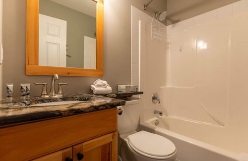 East Kootenay Condo | Ski In & 10 Minute Walk to the Elk Chair Lift