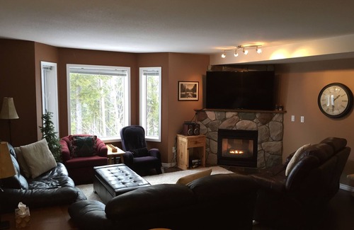 Big White Ski Resort Condo | Ski In/Out 2 Bed 1 Bath Slopeside