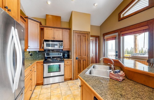 Big White Ski Resort House | Ski-in/ski-out townhouse right next to lifts - private hot tub, fast WiFi & W/D