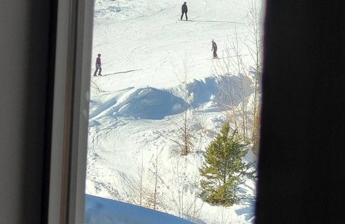 East Kootenay Condo | Ski in / Ski out. Hot tub, heated pool and Gym. Golf, Hiking Or work and play