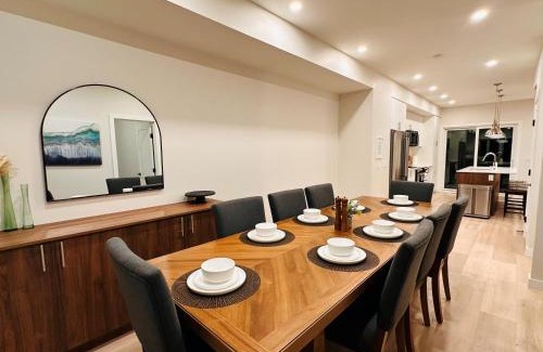 East Kootenay House | Ski In Ski Out Private Hot Tub