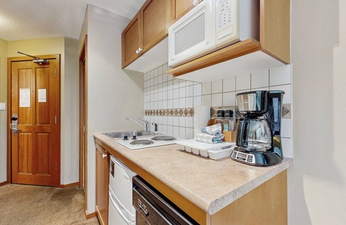 Village North Apartment | Skier's dream studio with pool, hot tubs, gym & saunas - walk to lifts
