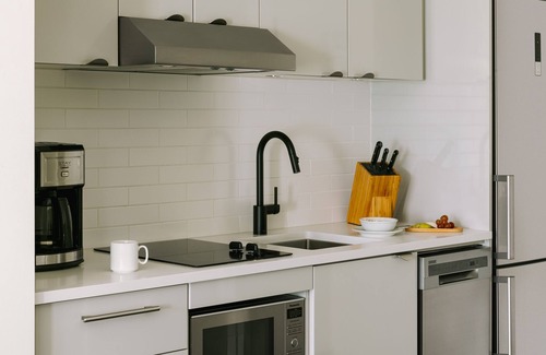 West End Apartment | Sonder at Revival | King Room+