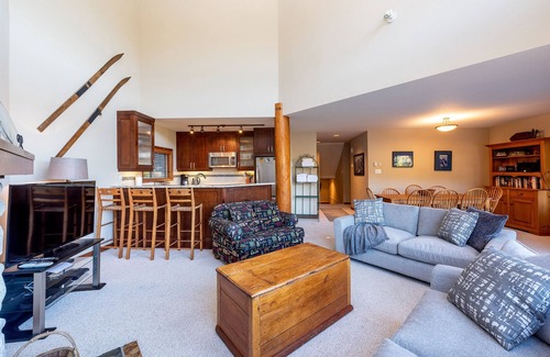 Blackcomb House | Spacious 3BR | Walk to Village & Lake | Quiet Location | Hot Tub Access | Managed by Aloha Whistler