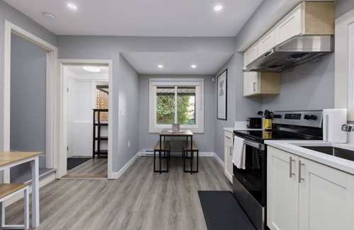 Marpole House | Spacious 4 BR House in Park Drive