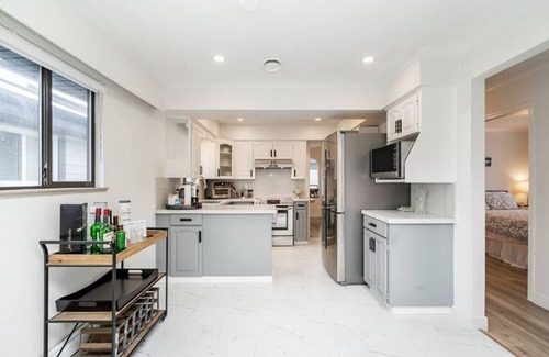 Sunset House | Spacious & Cozy Home In Heart Of Vancouver