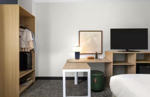 Cote-Des-Neiges—Notre-Dame-De-Grace Hotel | Spark By Hilton Montreal Midtown