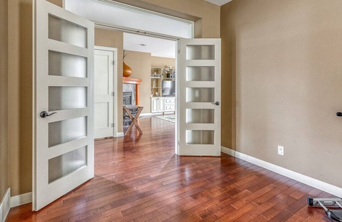Southwest Calgary House | Spectacular 5 BD Home With Theatre Room!