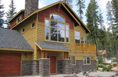 East Kootenay House | Spectacular mountain home!