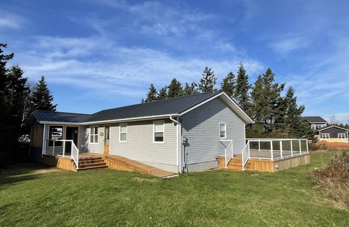 Cape Traverse Cottage | Spectacular Ocean front and spectacular sunsets!