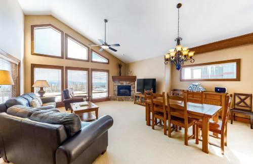 Big White Ski Resort House | Spyglass 4C
