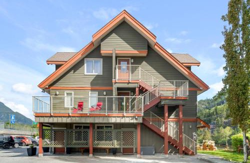 Squamish Hostel | Squamish Adventure Inn
