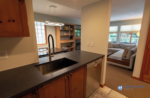 Village North Condo | Stoney Creek - Pool & Hot Tub Access, Great Location, Free WiFi