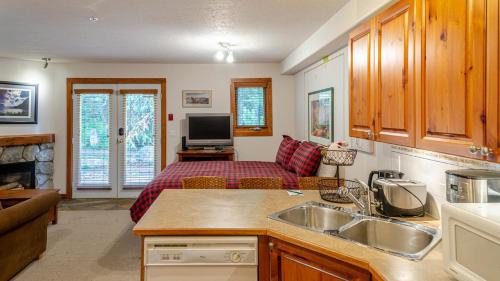 Sun Peaks Apartment | Studio Apartment