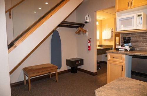 Banff Apartment | Studio flat ∙ 1 bedroom ∙ 4 guests
