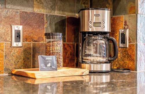 Canmore Apartment | Stunning 2bd, hot tub walking distance to downtown