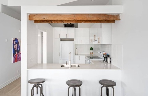Old Montreal Apartment | Stunning 3BR 3BA Apt Central Old Mtl | St Paul St
