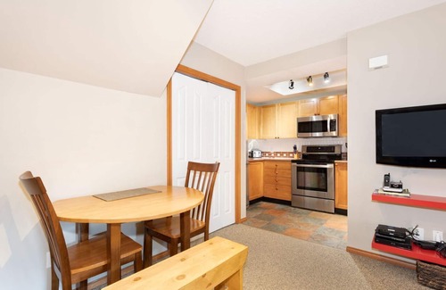 Village North Condo | STUNNING CONDO IN THE HEART OF WHISTLER BC