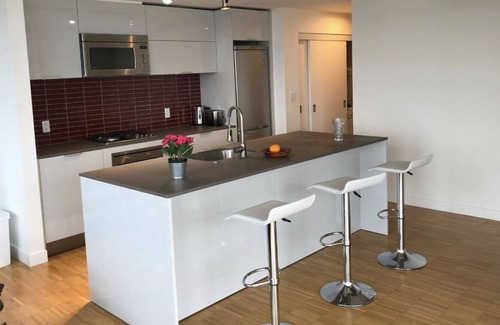 Gastown Apartment | Stunning Views, Gastown, 2bedrm 2bath, 1 Free Parking