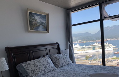 Gastown Apartment | Stunning Views, Gastown, 2bedrm 2bath, 1 Free Parking