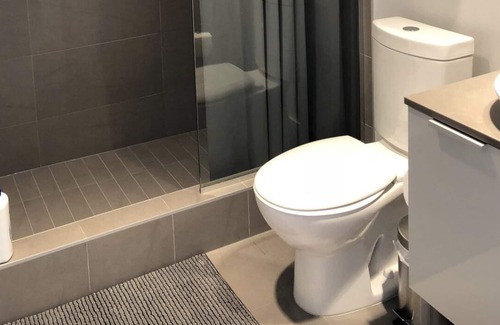 Gastown Apartment | Stunning Views, Gastown, 2bedrm 2bath, 1 Free Parking