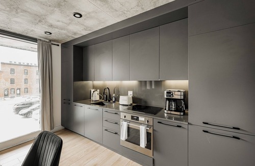 Pointe-Saint-Charles Condo | Stylish 2BR Apartment in Griffintown - Modern, Bright & Central