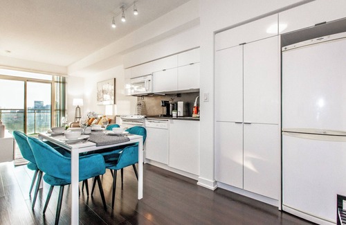 CityPlace Apartment | Stylish 2br Condo with Stunning Sunset Views