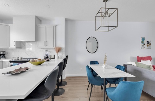 Calgary House | Stylish 4-Bedroom & Fireplace (Mainfloor Bedroom & Full Bathroom)