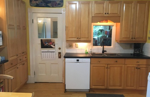 Sackville House | Sunny Century Home, walking distance to Mount Allison University