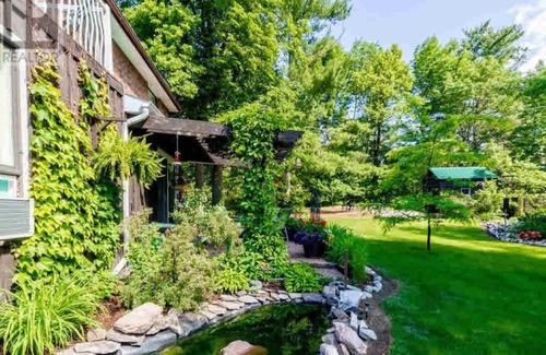 Parham House | Sunny Hilltop Hideaway on the Lake