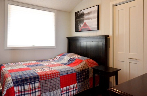 Gravenhurst Cabin | Sunnyside Up Summary: