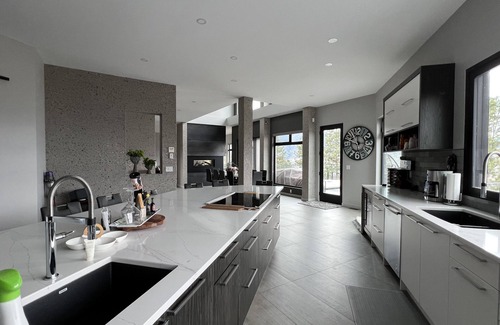 Okanagan-Similkameen House | Sunsets Mansion Penticton 5 bed pool hottub sauna/gym