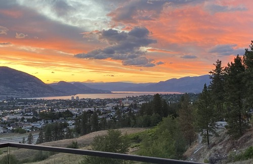 Okanagan-Similkameen House | Sunsets Mansion Penticton 5 bed pool hottub sauna/gym
