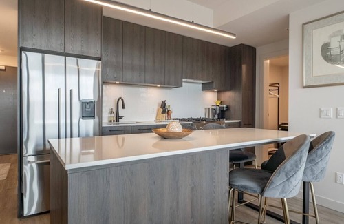 Sunnyside Condo | Sunsets & Mountains in NEW Central 2BR Condo w Parking