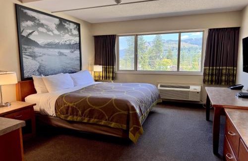 Castlegar Hotel | Super 8 by Wyndham Castlegar BC