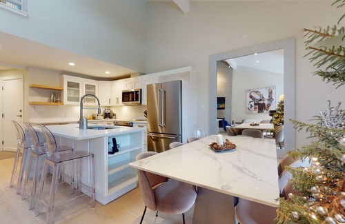 Whistler Village House | TELEMARK 25 | Ski-In, Ski-Out Access | Steps To Ski Lifts | Renovated Townhome
