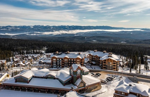 Snow Pine Estates Apartment | The Bear Cave-Brand New w/Amazing Views & Hot Tub