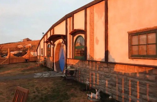 Drumheller Cottage | The Burrow