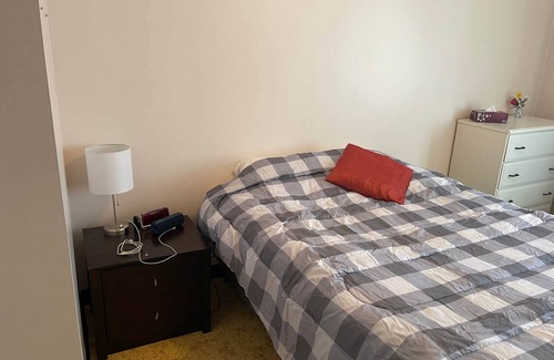 Quartier 5-4 Hostel | The Couvent, 203 - Queen bedroom