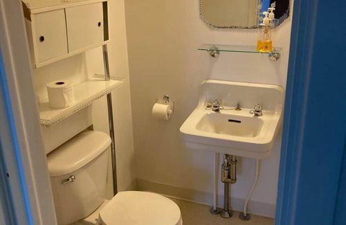 Sainte-Anne-des-Monts Hostel | The Couvent, 222 - Chambre 2 Doubles + 1 Simple