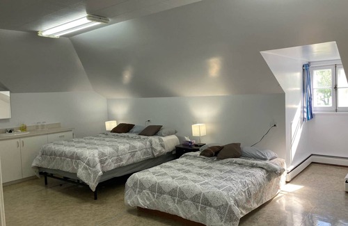 Sainte-Anne-des-Monts Hostel | The Couvent, 403 - chambre Queen + Double