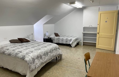 Sainte-Anne-des-Monts Hostel | The Couvent, 403 - chambre Queen + Double