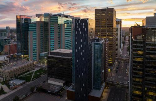 Downtown Calgary Hotel | The Dorian, Autograph Collection