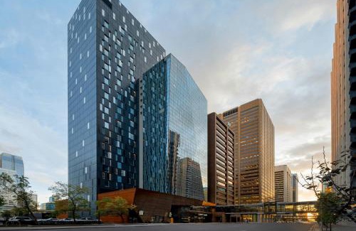 Downtown Calgary Hotel | The Dorian, Autograph Collection