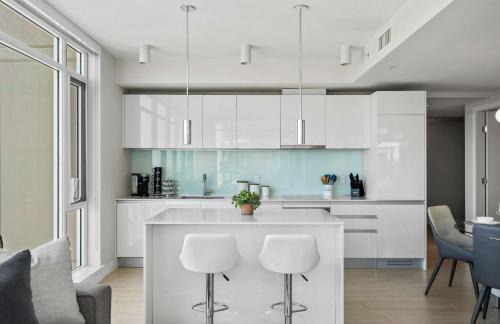 Victoria Park Apartment | The Getaway Next to Stampede 2BR Suite Downtown