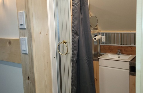 East Kootenay Hostel | The Orchard Hostel Private Bunks