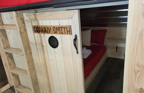 East Kootenay Hostel | THE ORCHARD (HOSTEL WITH PRIVATE BUNKS)