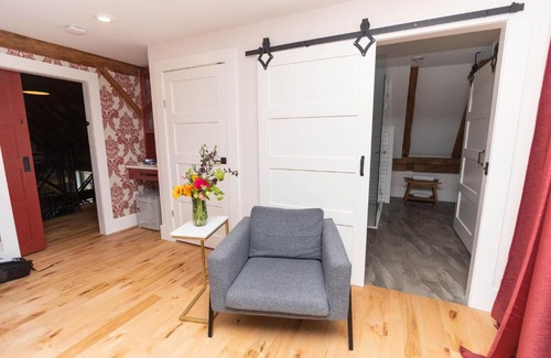 Wellington Bed & Breakfast | The Red Room @ Salisbury Barn