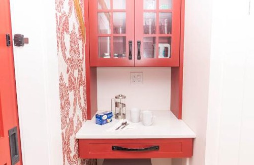 Wellington Bed & Breakfast | The Red Room @ Salisbury Barn